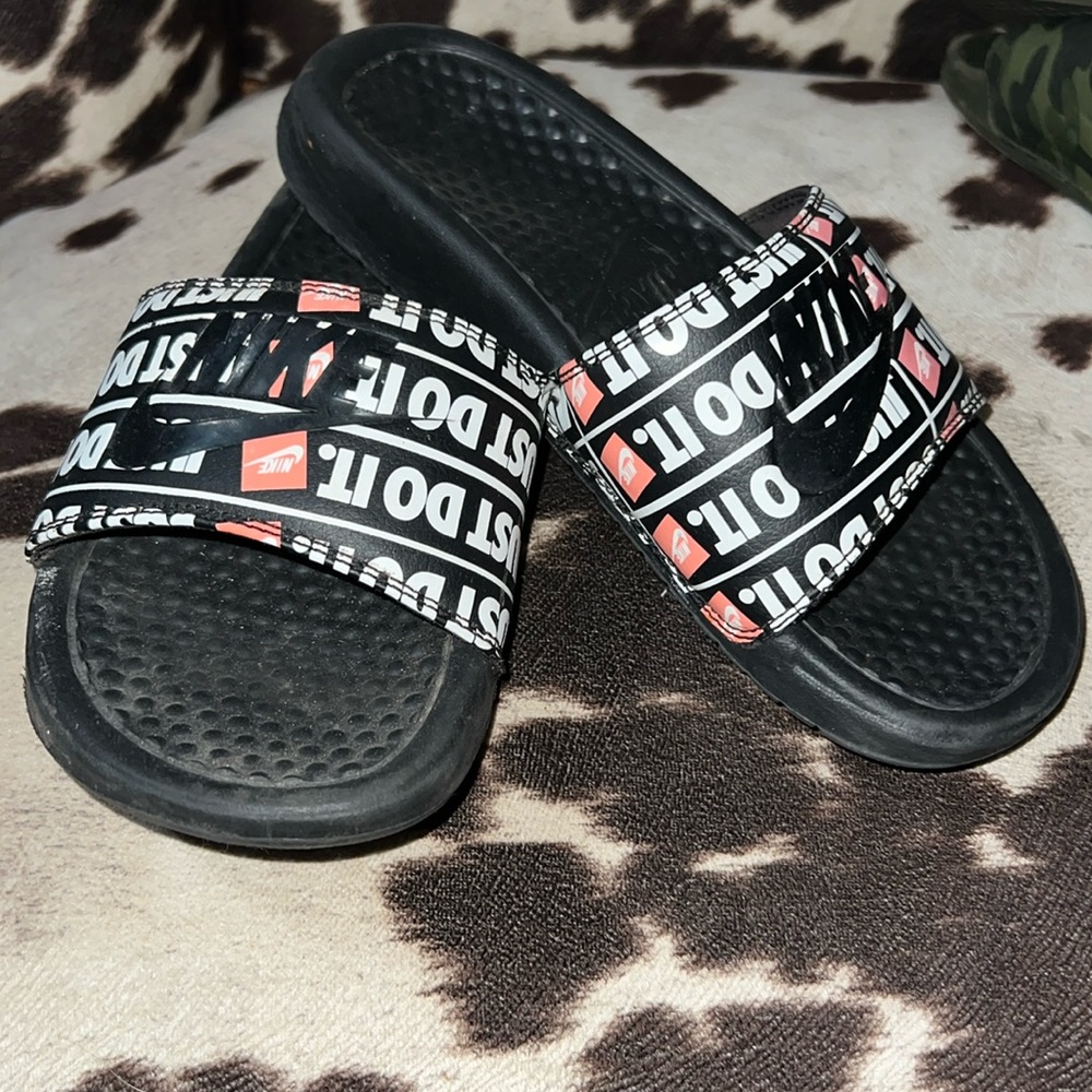 (2) pairs of Boys slides size 4 NIKE/OLD NAVY